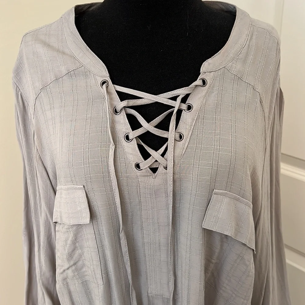 Torrid 3x gray shirt blouse - Picture 2 of 9